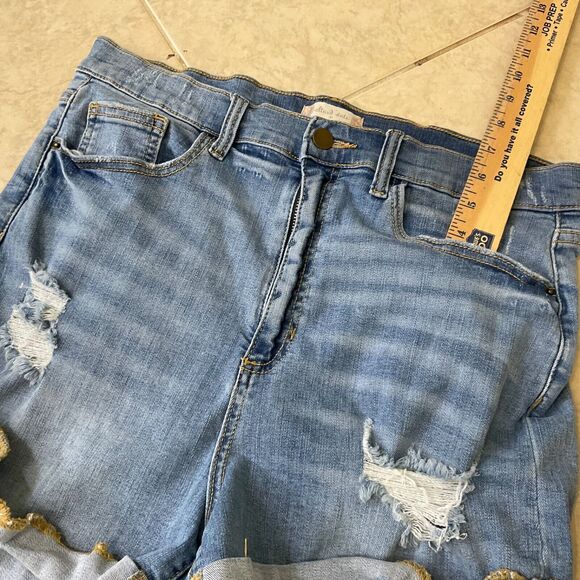 Altar’d State Distressed Denim Jean Shorts Womens size 31 Cuffed Raw Hem Stretch - Picture 8 of 13